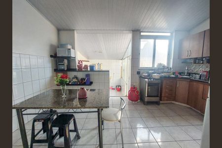 Casa à venda com 150m², 5 quartos e 2 vagas Casa à venda com 150m², 5 quartos e 2 vagasCozinha