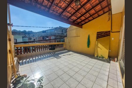 Casa à venda com 150m², 5 quartos e 2 vagas Casa à venda com 150m², 5 quartos e 2 vagasVaranda