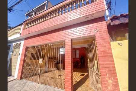 Casa à venda com 150m², 5 quartos e 2 vagas Casa à venda com 150m², 5 quartos e 2 vagasFachada