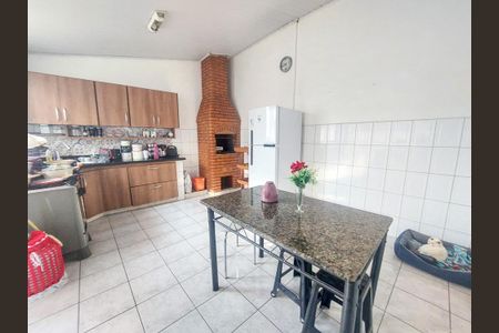 Casa à venda com 150m², 5 quartos e 2 vagas Casa à venda com 150m², 5 quartos e 2 vagasCozinha