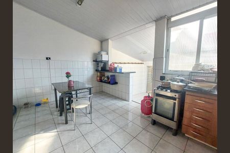 Casa à venda com 150m², 5 quartos e 2 vagas Casa à venda com 150m², 5 quartos e 2 vagasCozinha