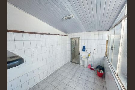 Casa à venda com 150m², 5 quartos e 2 vagas Casa à venda com 150m², 5 quartos e 2 vagasÁrea de Serviço