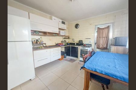 Casa à venda com 150m², 5 quartos e 2 vagas Casa à venda com 150m², 5 quartos e 2 vagasCozinha