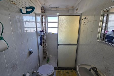 Banheiro de apartamento para alugar com 1 quarto, 40m² em Guilhermina, Praia Grande