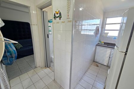 Cozinha de apartamento para alugar com 1 quarto, 40m² em Guilhermina, Praia Grande