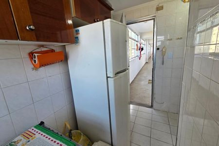 Cozinha de apartamento para alugar com 1 quarto, 40m² em Guilhermina, Praia Grande