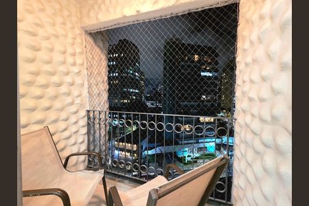 Apartamento à venda com 68m², 2 quartos e 1 vaga Apartamento à venda com 68m², 2 quartos e 1 vagaVaranda