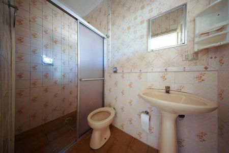 Banheiro de casa para alugar com 1 quarto, 100m² em Vila Guilhermina, São Paulo
