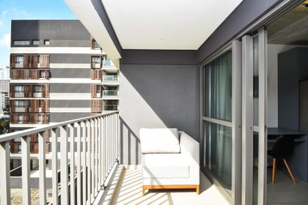 varanda quarto de kitnet/studio para alugar com 1 quarto, 24m² em Cerqueira César, São Paulo