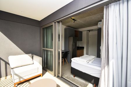 varanda quarto de kitnet/studio para alugar com 1 quarto, 24m² em Cerqueira César, São Paulo