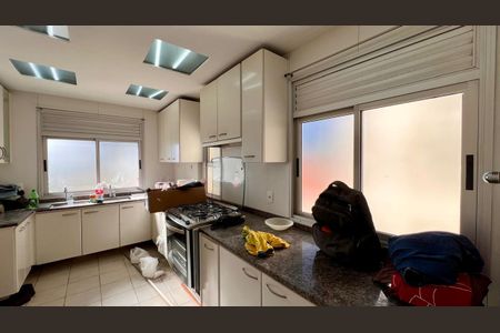 Apartamento à venda com 4 quartos, 210m² em Belvedere, Belo Horizonte