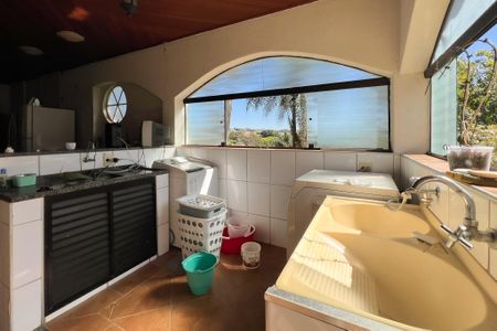 Casa à venda com 3000m², 5 quartos e 6 vagas
