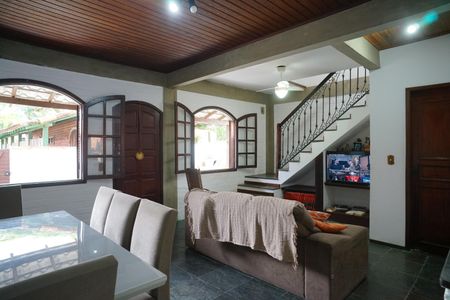 Casa para alugar com 203m², 3 quartos e 1 vaga Casa para alugar com 203m², 3 quartos e 1 vagaSala