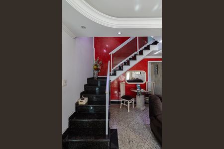 Escada de casa à venda com 3 quartos, 249m² em Jardim Santa Maria, São Paulo