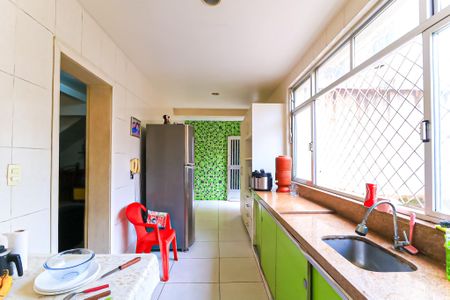 Casa à venda com 363m², 4 quartos e 20 vagas Casa à venda com 363m², 4 quartos e 20 vagasCozinha
