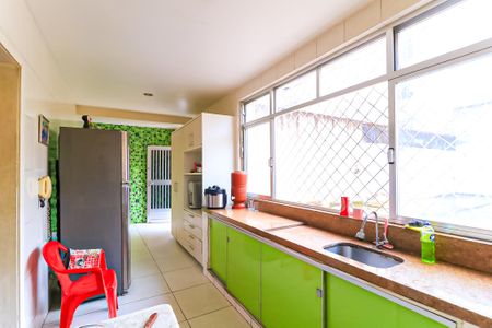 Casa à venda com 363m², 4 quartos e 20 vagas Casa à venda com 363m², 4 quartos e 20 vagasCozinha