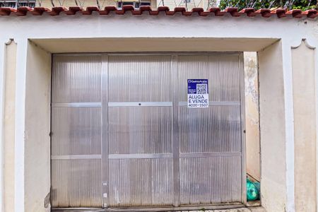 Casa à venda com 363m², 4 quartos e 20 vagas Casa à venda com 363m², 4 quartos e 20 vagasFachada casa com placa