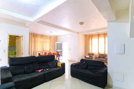 Casa à venda com 363m², 4 quartos e 20 vagas Casa à venda com 363m², 4 quartos e 20 vagasSala