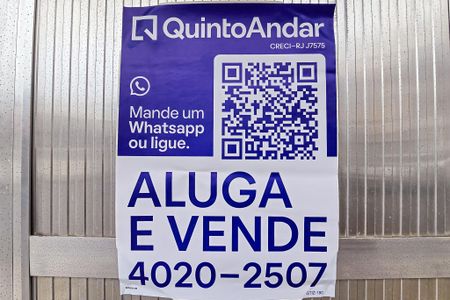 Casa à venda com 363m², 4 quartos e 20 vagas Casa à venda com 363m², 4 quartos e 20 vagasFachada casa com placa