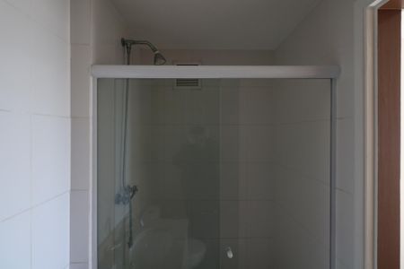 Apartamento para alugar com 70m², 2 quartos e 1 vaga Apartamento para alugar com 70m², 2 quartos e 1 vagaBanheiro da Suíte