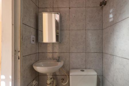 Banheiro de casa para alugar com 1 quarto, 25m² em Vila Conceicao, Diadema