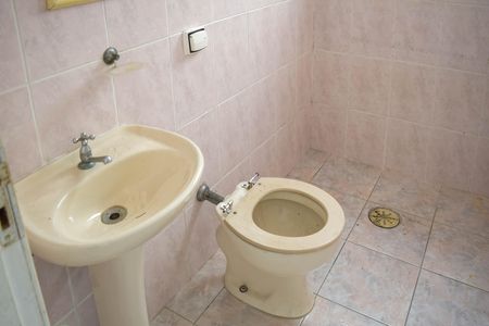 Casa à venda com 150m², 2 quartos e 3 vagas Casa à venda com 150m², 2 quartos e 3 vagasBanheiro 1