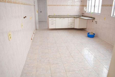 Casa à venda com 150m², 2 quartos e 3 vagas Casa à venda com 150m², 2 quartos e 3 vagasCozinha