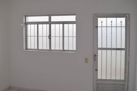 Casa à venda com 150m², 2 quartos e 3 vagas Casa à venda com 150m², 2 quartos e 3 vagasSala