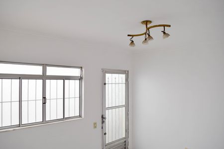 Casa à venda com 150m², 2 quartos e 3 vagas Casa à venda com 150m², 2 quartos e 3 vagasSala