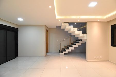 Sala de casa à venda com 3 quartos, 200m² em Tingui, Curitiba