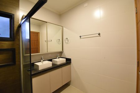 Casa à venda com 200m², 3 quartos e 4 vagasBanheiro da Suíte