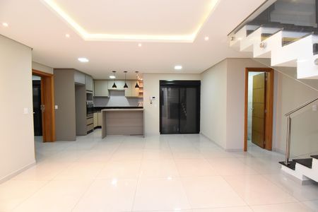 Sala de casa à venda com 3 quartos, 200m² em Tingui, Curitiba