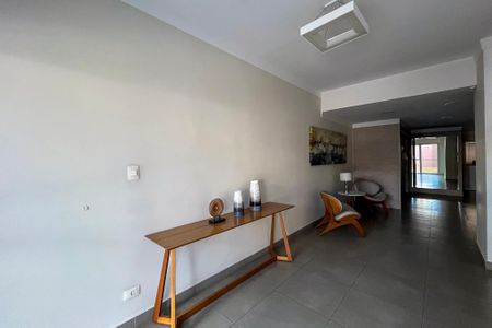 Apartamento à venda com 60m², 2 quartos e 1 vaga Apartamento à venda com 60m², 2 quartos e 1 vagaHall social