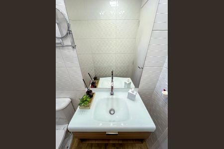 Apartamento à venda com 60m², 2 quartos e 1 vaga Apartamento à venda com 60m², 2 quartos e 1 vagaBanheiro