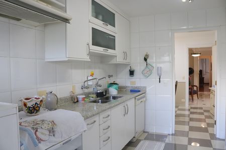 Apartamento para alugar com 130m², 3 quartos e 3 vagasCozinha