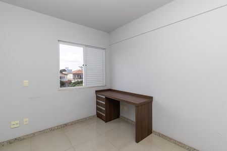 Apartamento à venda com 95m², 3 quartos e 2 vagasQuarto 2