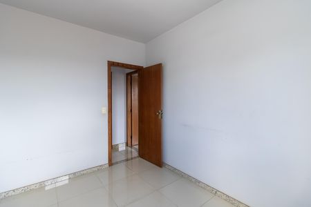 Apartamento à venda com 95m², 3 quartos e 2 vagasQuarto 2