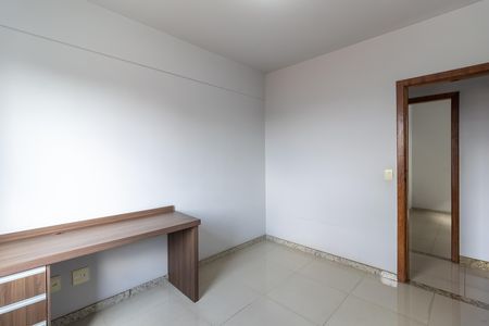 Apartamento à venda com 95m², 3 quartos e 2 vagasQuarto 2