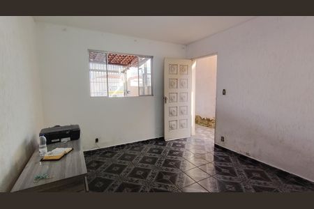 Sala de casa para alugar com 3 quartos, 126m² em Parque Palmeiras, Suzano