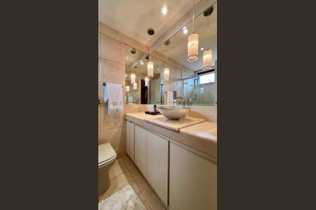Apartamento à venda com 359m², 4 quartos e 4 vagasBanheiro social