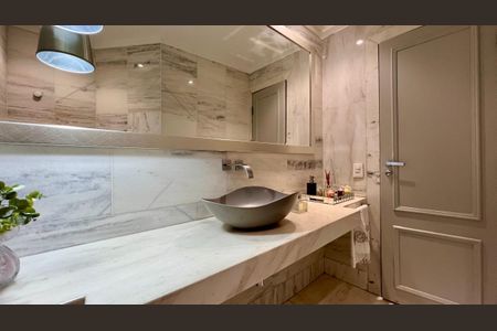 Apartamento à venda com 359m², 4 quartos e 4 vagasBanheiro da suíte 2