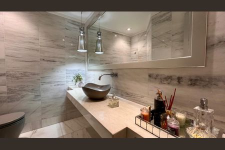 Apartamento à venda com 359m², 4 quartos e 4 vagasBanheiro da suíte 2