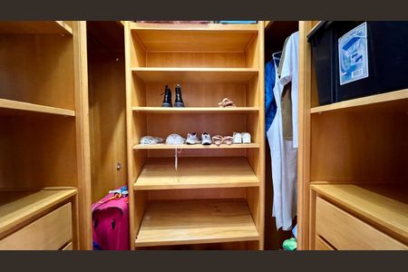 Apartamento à venda com 359m², 4 quartos e 4 vagasCloset da Suíte