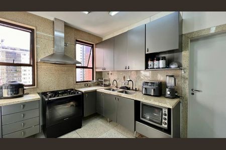 Apartamento à venda com 359m², 4 quartos e 4 vagasCozinha