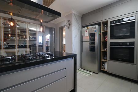 Apartamento para alugar com 340m², 5 quartos e 4 vagas Apartamento para alugar com 340m², 5 quartos e 4 vagasCozinha