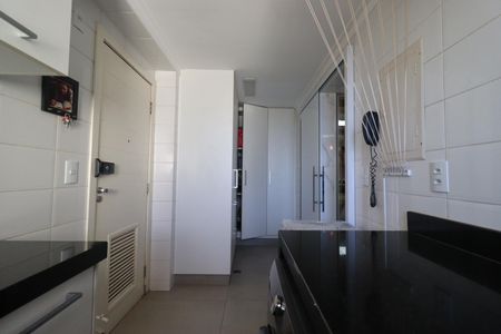 Apartamento para alugar com 340m², 5 quartos e 4 vagas Apartamento para alugar com 340m², 5 quartos e 4 vagasÁrea de Serviço