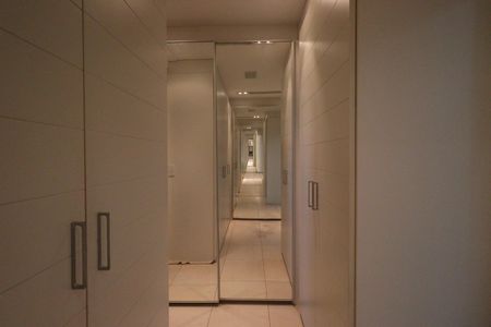 Apartamento para alugar com 340m², 5 quartos e 4 vagas Apartamento para alugar com 340m², 5 quartos e 4 vagasCloset
