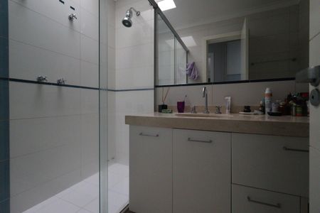 Apartamento para alugar com 340m², 5 quartos e 4 vagas Apartamento para alugar com 340m², 5 quartos e 4 vagasBanheiro da Suíte 2