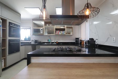 Apartamento para alugar com 340m², 5 quartos e 4 vagas Apartamento para alugar com 340m², 5 quartos e 4 vagasCozinha
