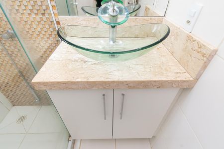 Apartamento à venda com 64m², 2 quartos e 2 vagas Apartamento à venda com 64m², 2 quartos e 2 vagasBanheiro da Suíte